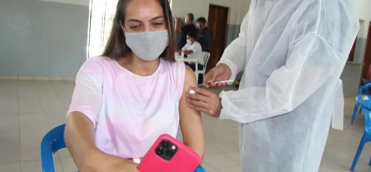 Divinópolis recebe doses para vacinação de adolescentes