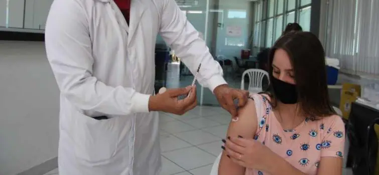 Vacinação de segunda dose de AstraZeneca nos dias 13 e 14 será no Divinópolis Clube
