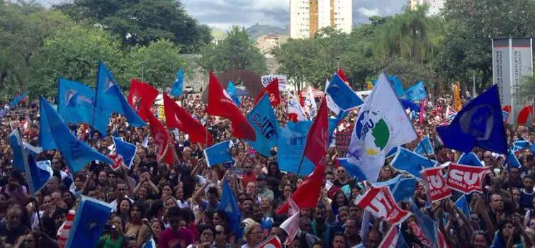 75% das escolas estaduais estão paradas em Divinópolis