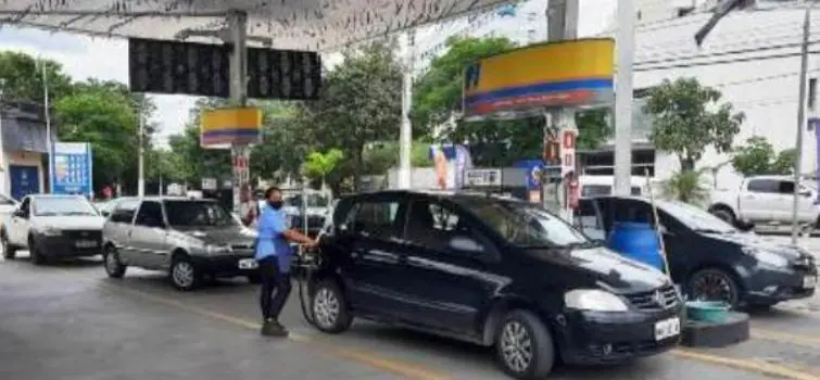 Preço médio da gasolina em Divinópolis é de R$ 7,053