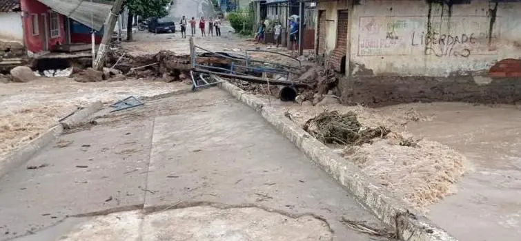Mais de 15 mil pessoas estão desabrigadas ou desalojadas por causa das chuvas em Minas Gerais