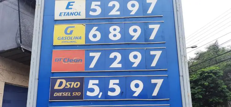 Preço da gasolina diminui nas bombas
