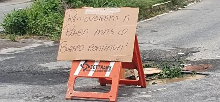 Cobrança funciona e Prefeitura tapa buraco na avenida Divino Espírito Santo