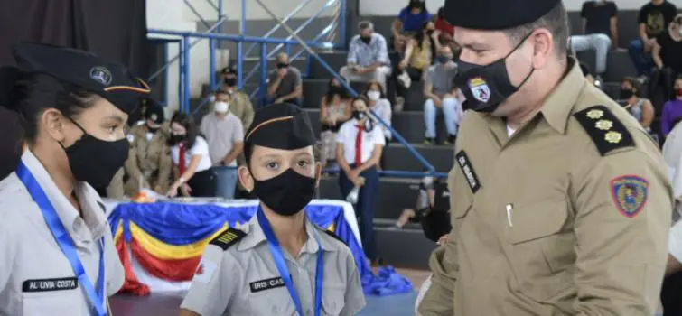 Solenidade marca início de ano letivo no Colégio Tiradentes e homenageia alunos