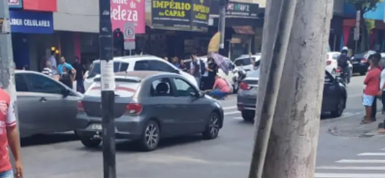 Divinópolis: Três pessoas ficam feridas em acidente entre duas motos