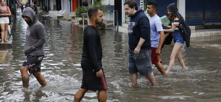 Sobe para 17 total de mortos por chuvas no Rio
