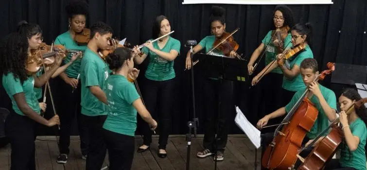 Orquestra Jovem das Gerais oferece aulas de música para crianças e adolescentes em situação de vulnerabilidade em Divinópolis