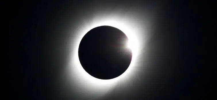 Lua de Sangue triplamente especial será visível hoje de todo o Brasil