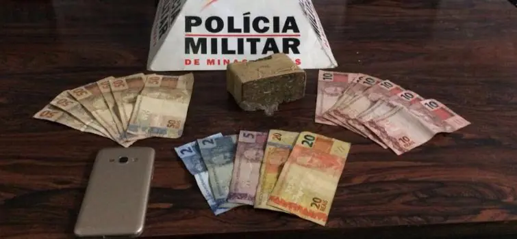 Cão localiza droga e jovens são detidos em Divinópolis