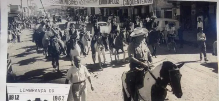 Cavalgada é tradição no desfile de aniversário da cidade