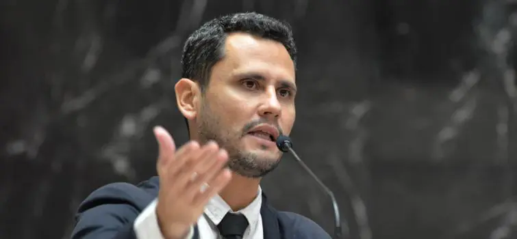 ALMG já pode votar projeto de Cleitinho para reverter unificação das taxas de água e esgoto