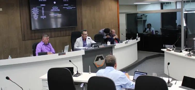 Vereadores aprovam projeto de transporte para atletas e artistas