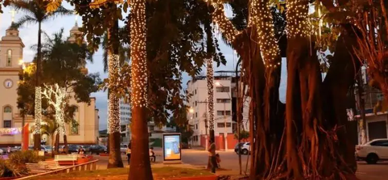 Carreata do Papai Noel e acender   das luzes abrem a programação natalina