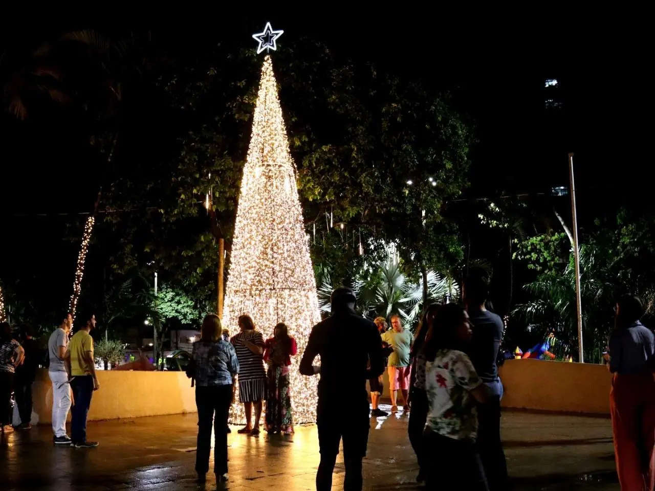 CDL Divinópolis, Prefeitura e Divicred realizam a abertura oficial do período Natalino