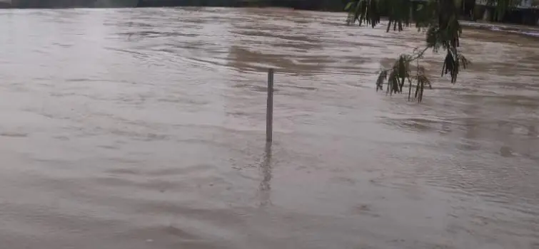 URGENTE: rio Itapecerica está 107cm acima do nível normal