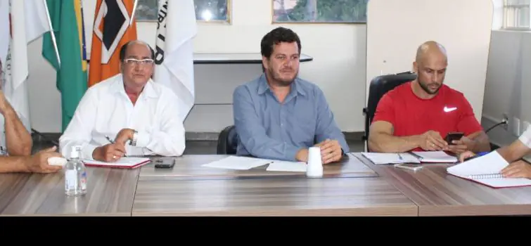 Servidores de Divinópolis aprovam pedido de recomposição salarial de 12%