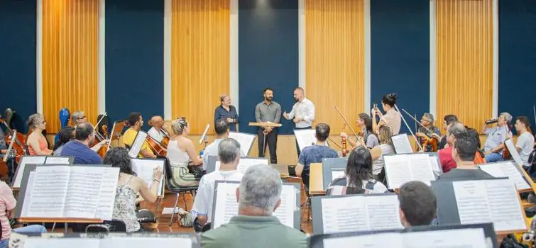 Ligia Amadio é primeira mulher como regente titular da Orquestra Sinfônica de Minas Gerais
