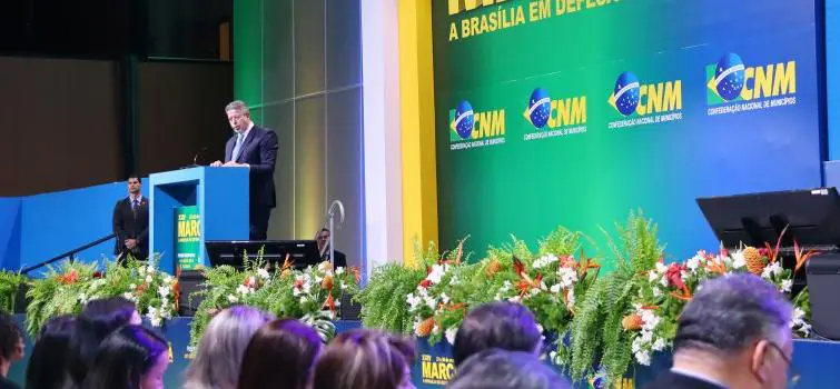 Câmara debaterá financiamento do piso da enfermagem, diz Lira a prefeitos