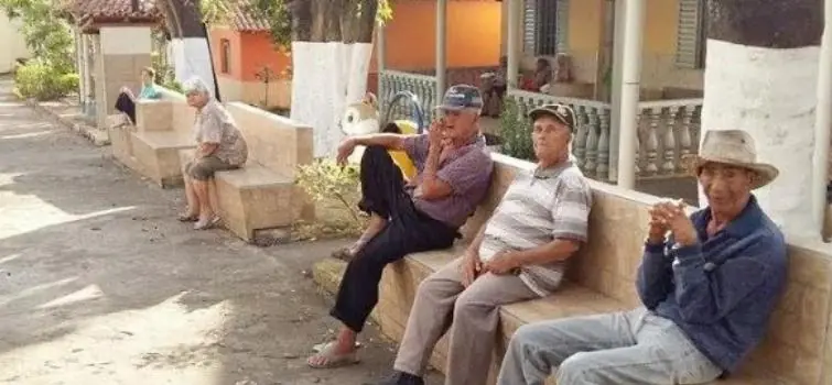 Vila Vicentina precisa de  itens básicos e pede ajuda