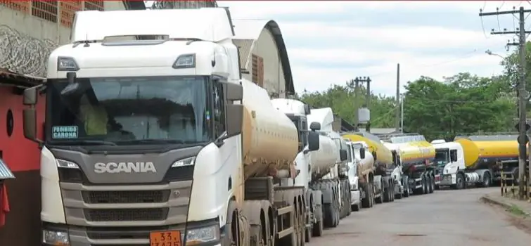 Caminhoneiros entram em estado de greve