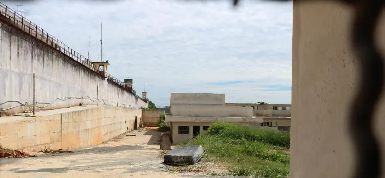 Governo entrega ambulância para Floramar