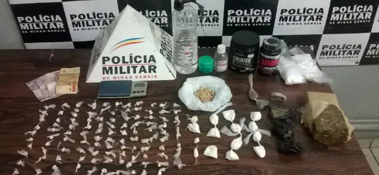 Pacto pela Vida apreende drogas e leva um jovem à delegacia