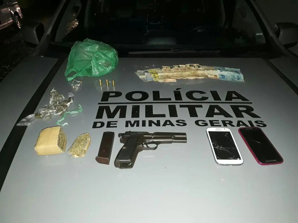 PM descobre ponto de tráfico de drogas e prende 2 em Pitangui