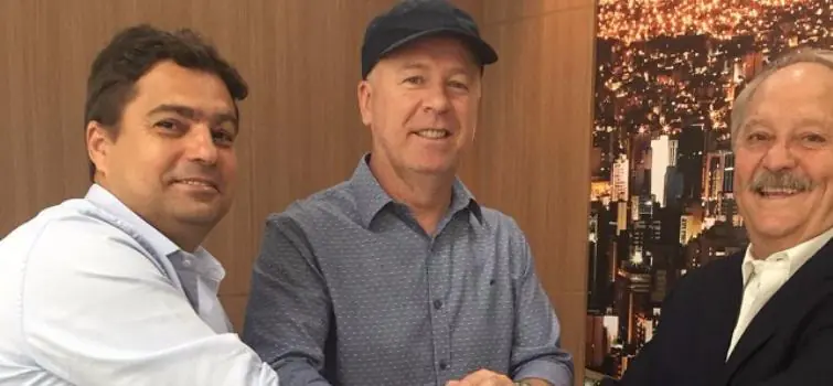Mano renova com Cruzeiro para mais dois anos