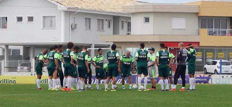 América fica a uma vitória do acesso