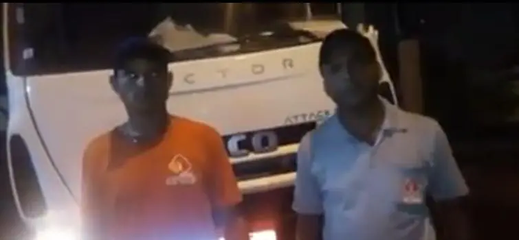 Gari fica ferido durante coleta de lixo em Divinópolis e colegas gravam vídeo