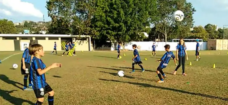 Divinópolis recebe verbas para campos de futebol