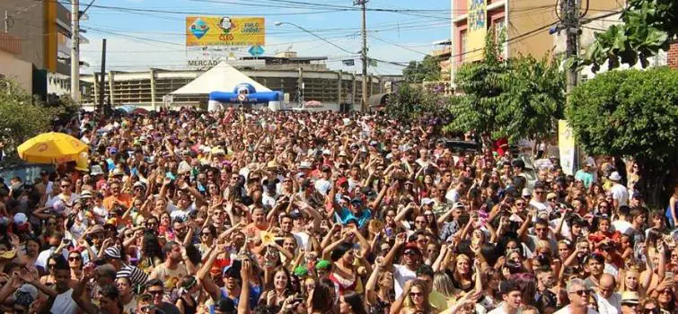 Blocos de carnaval vão desfilar pelo Centro de Divinópolis