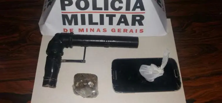 Adolescente é apreendido após ser flagrando vendendo drogas em Divinópolis