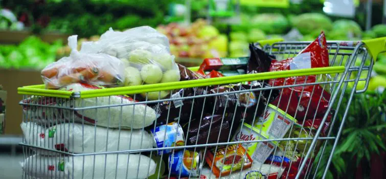 Preço da cesta básica tem variação de 41% entre supermercados de Divinópolis