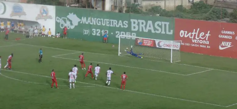 Guarani goleia e reassume liderança