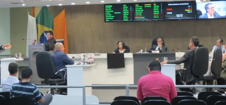Câmara rejeita mais liberdade no orçamento para Galileu Machado