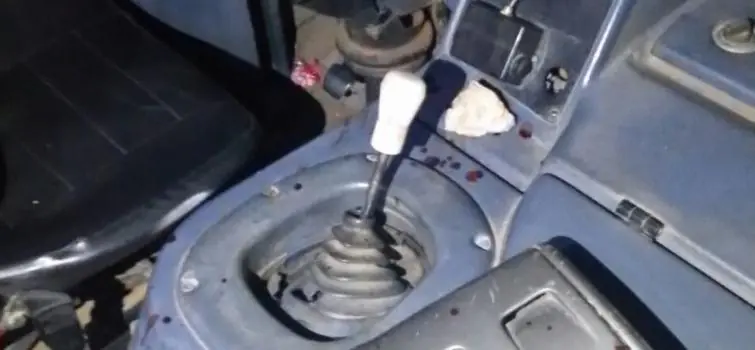 Passageiro joga pedra em motorista de ônibus que não teria parado no ponto