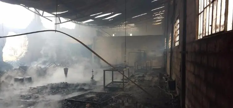 Incêndio destrói fábrica de móveis em Carmo do Cajuru