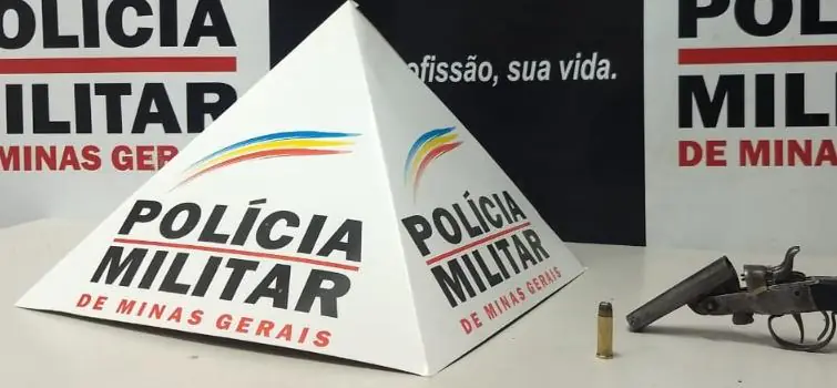 Soldados prendem jovem com arma de fogo