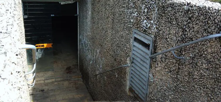 Centro de Artes na Praça do Santuário está abandonado