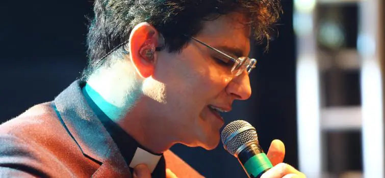 Carmo do Cajuru recebe show Tá na mão de Deus com o padre Reginaldo Manzotti