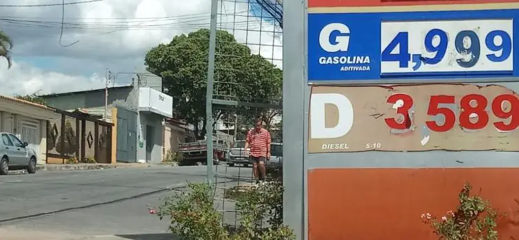 Com dólar nas alturas, acordo com caminhoneiros corre risco de quebrar