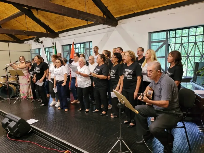 Prefeitura inaugura novo telhado da Escola de Música