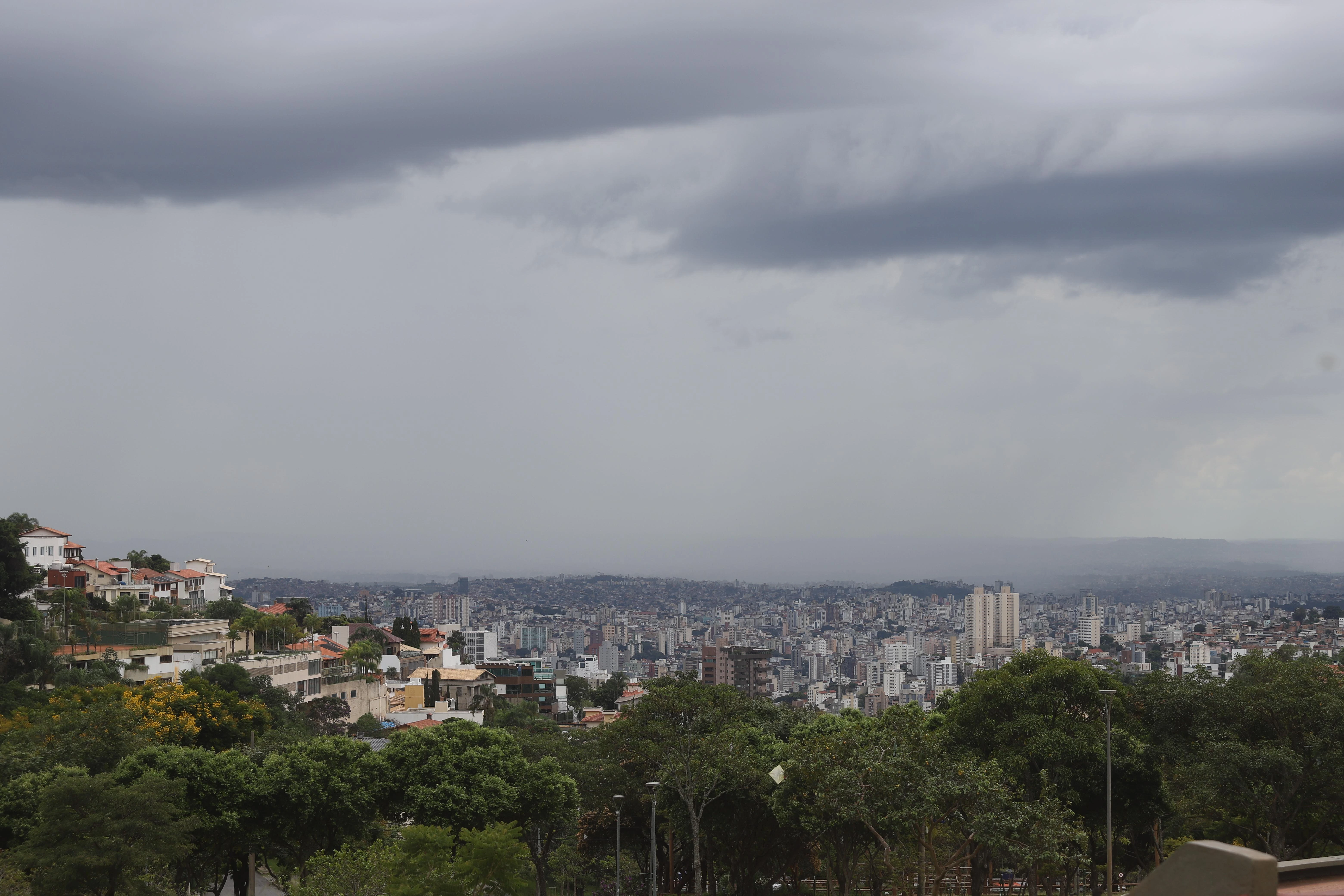 Sábado pode ter chuvas à noite em Divinópolis, aponta previsão