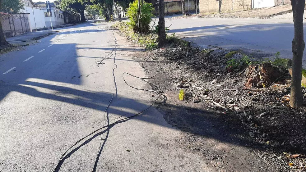 Fios soltos seguem causando problemas em vários pontos