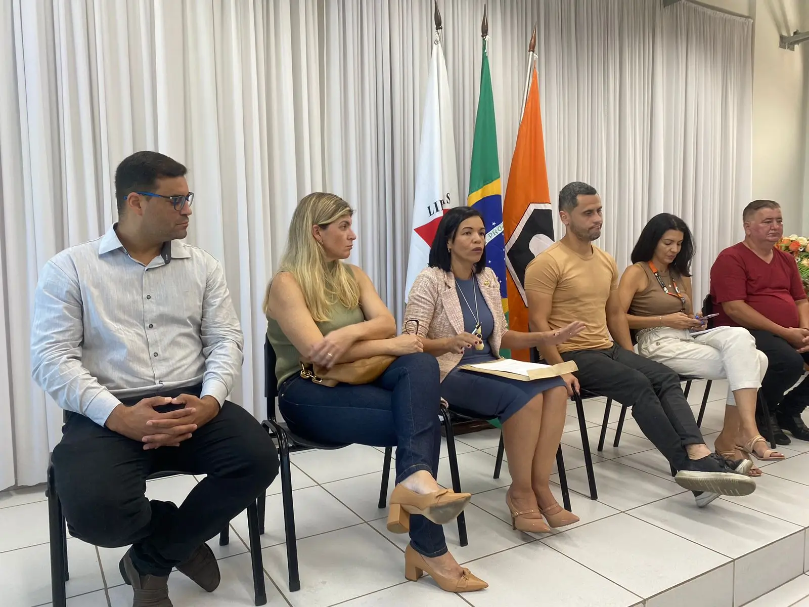 Ambulatórios e compra de leitos: Prefeitura anuncia medidas para combater caos na saúde