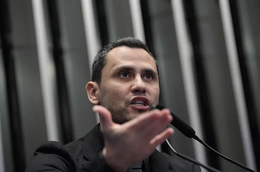 Projeto de Cleitinho para reduzir dívida dos Estados está parado no Congresso há quase seis meses