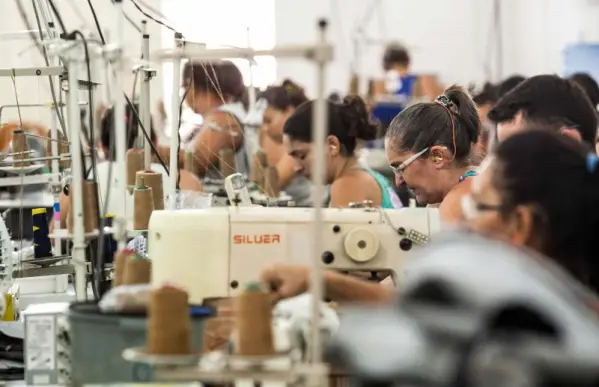 Micro e pequenas empresas lideram registros de empregados