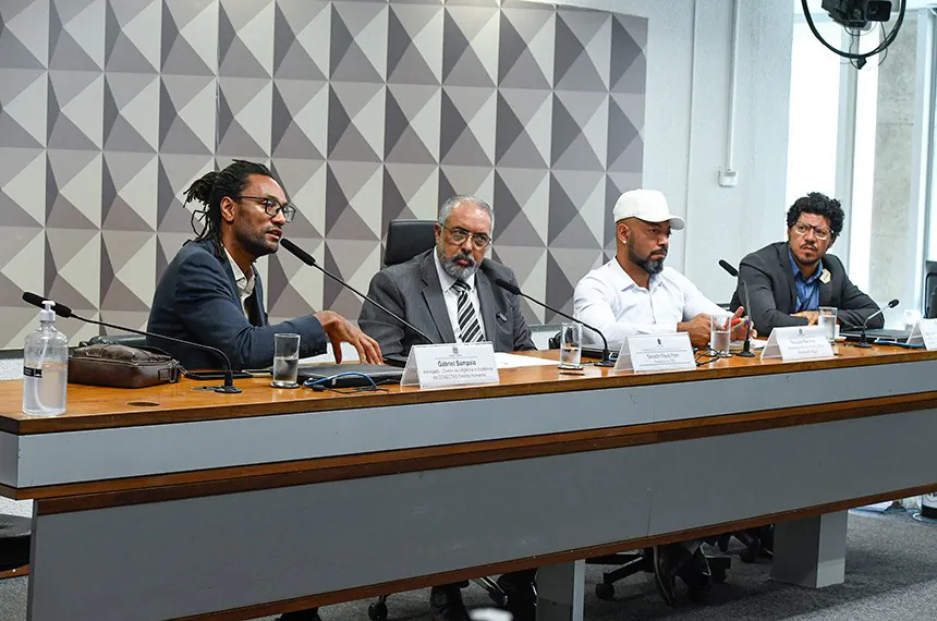 Brasil tem 5 mil crianças e adolescentes assassinados por ano, aponta debate
