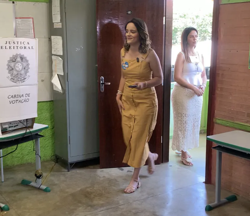 Candidata Laiz Soares vota na Escola São Francisco de Assis